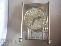Quartz table clock