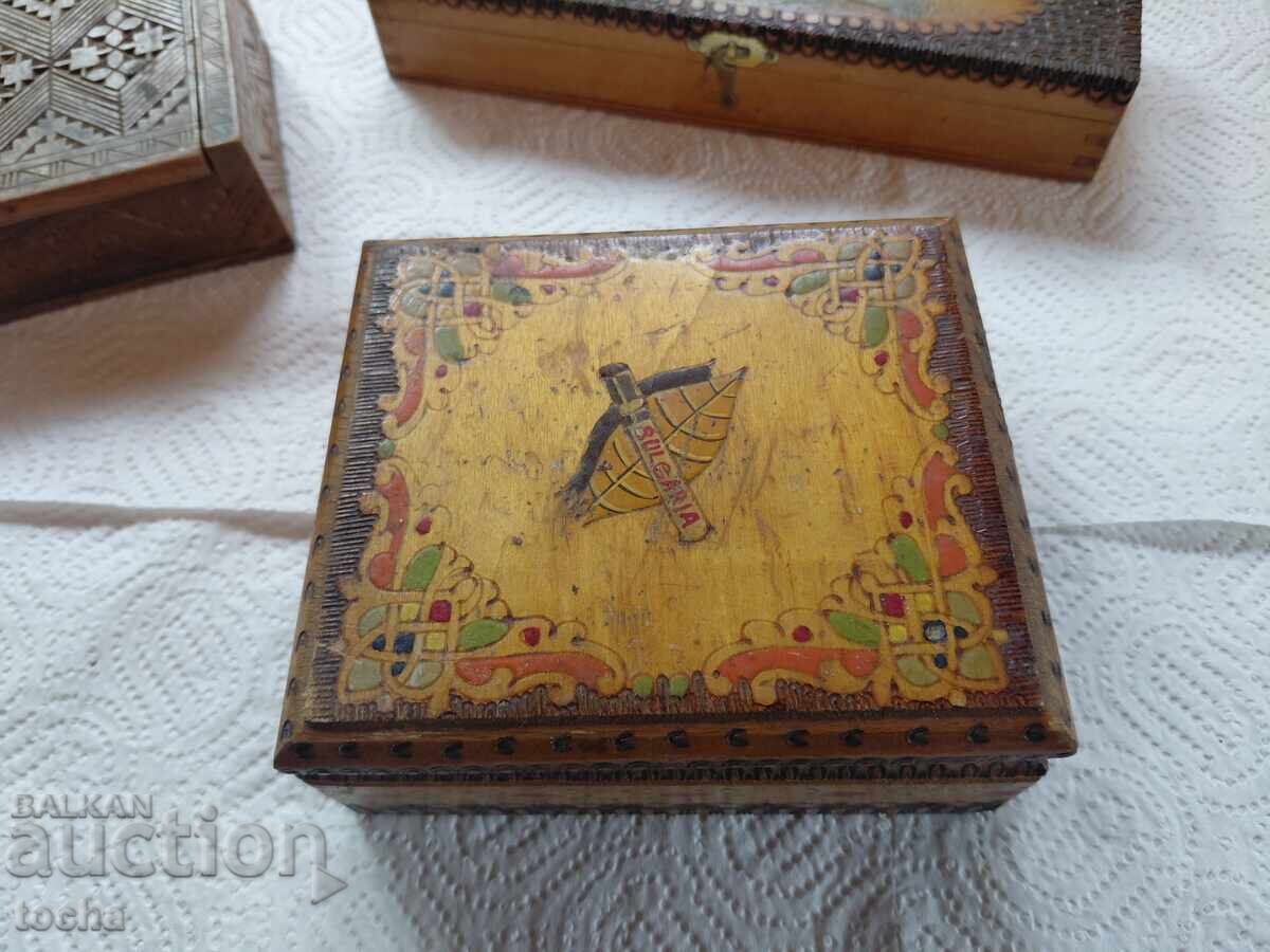 cutii din lemn, lot de două cu preț € 5.50 | 10.76 BGN