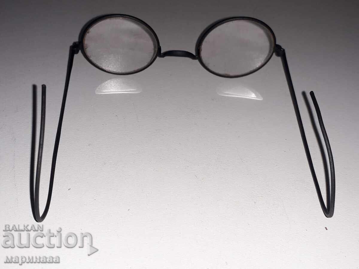 Auction  OLD GLASSES