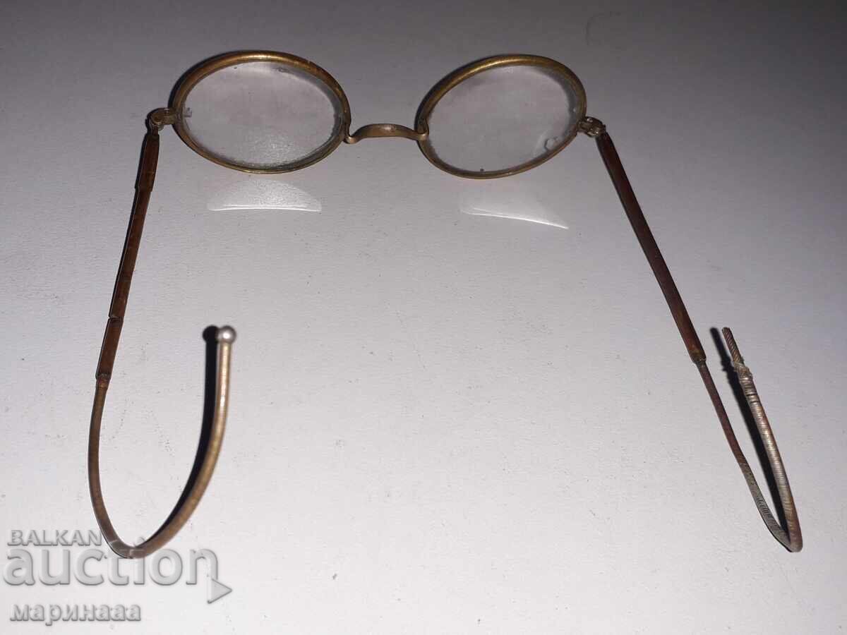Auction  OLD GLASSES