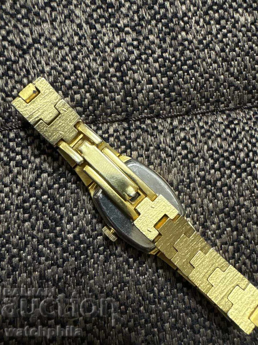 Wilson Swiss made позлатен дамски часовник. Работи. Рядък с цена € 0.01 | 0.02 лв.
