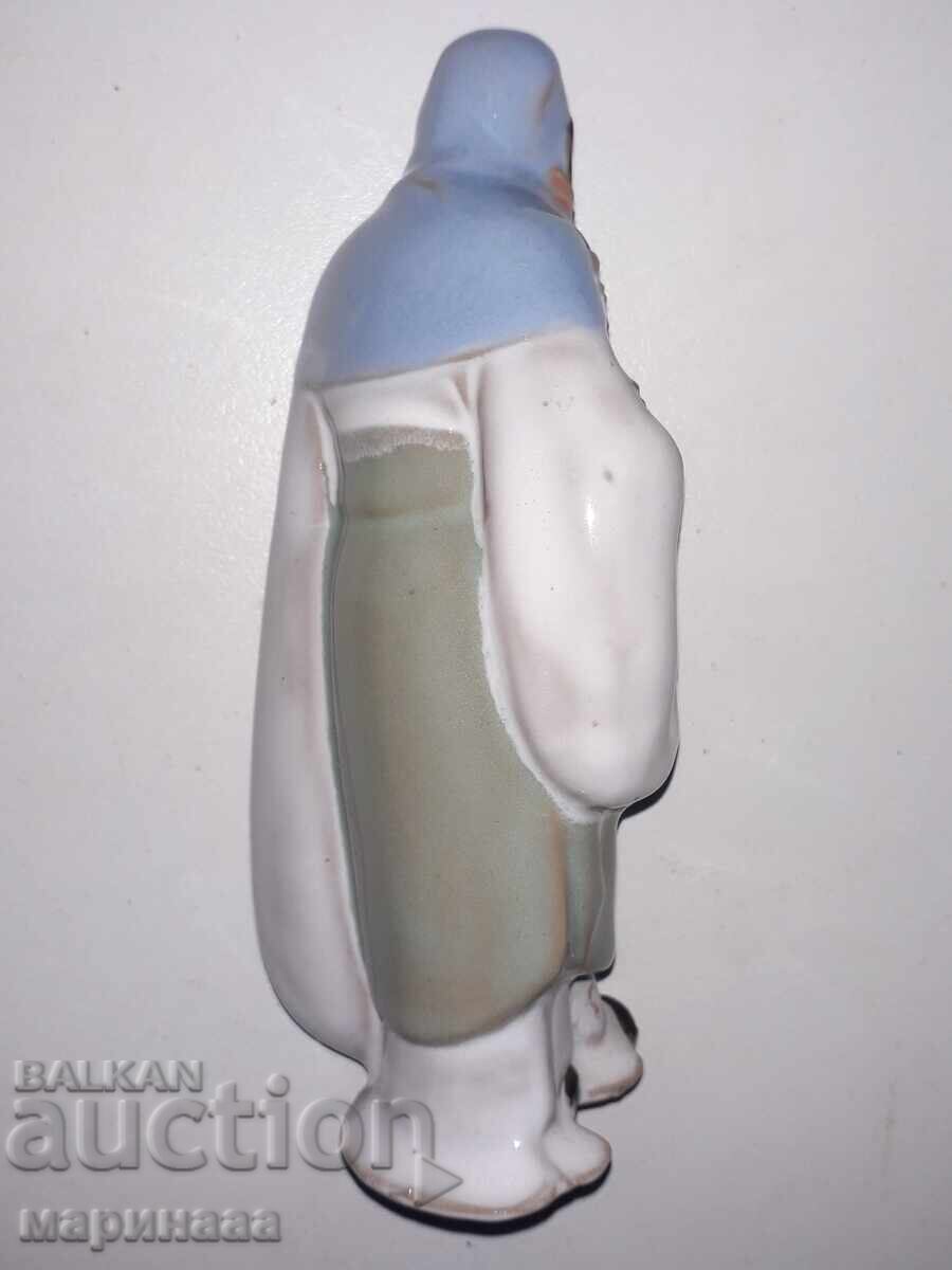 Auction  FIGURE. CERAMICS