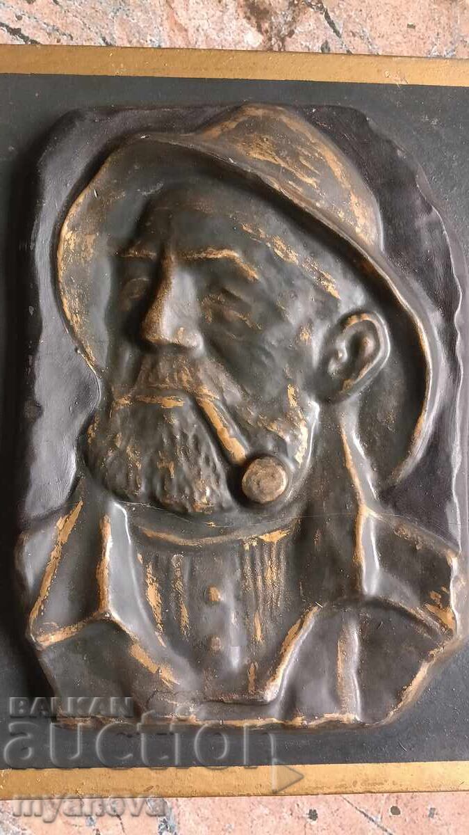 Hemingway, „Bătrânul și marea”, basorelief cu preț € 35.00 | 68.45 BGN Hemingway, „Bătrânul și marea”, basorelief cu preț € 35.00 | 68.45 BGN