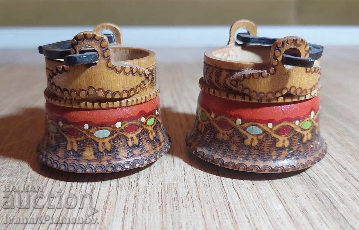 Auction  Small wooden buckets souvenirs for connoisseurs