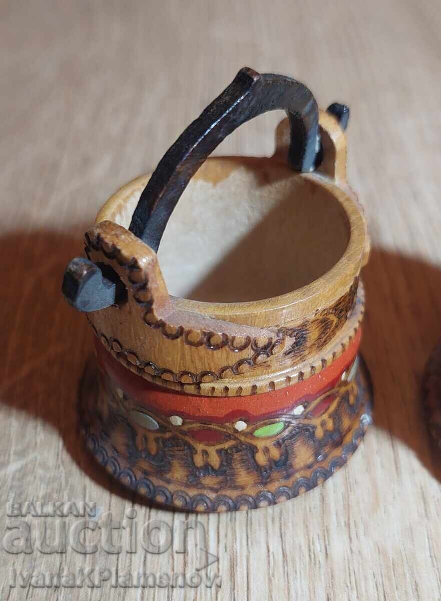 Delivery of Small wooden buckets souvenirs for connoisseurs