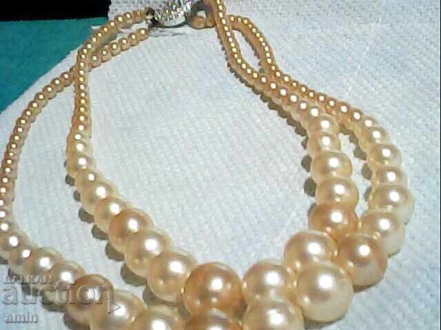 Old pearl necklace