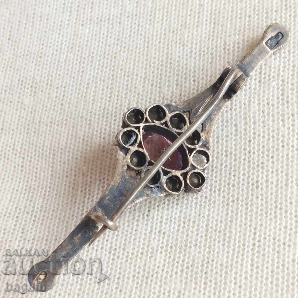 Broșă rusească din argint cu preț € 20.00 | 39.12 BGN