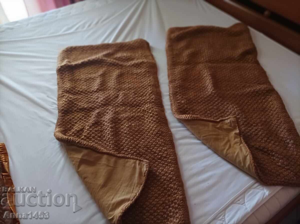 Pătură lucrată manual cu două covorașe de o sută de ani cu preț € 700.00 | 1369.09 BGN Pătură lucrată manual cu două covorașe de o sută de ani cu preț € 700.00 | 1369.09 BGN