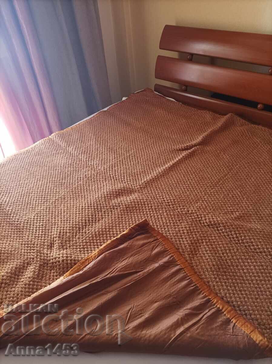 Pătură lucrată manual cu două covorașe de o sută de ani Pătură lucrată manual cu două covorașe de o sută de ani
