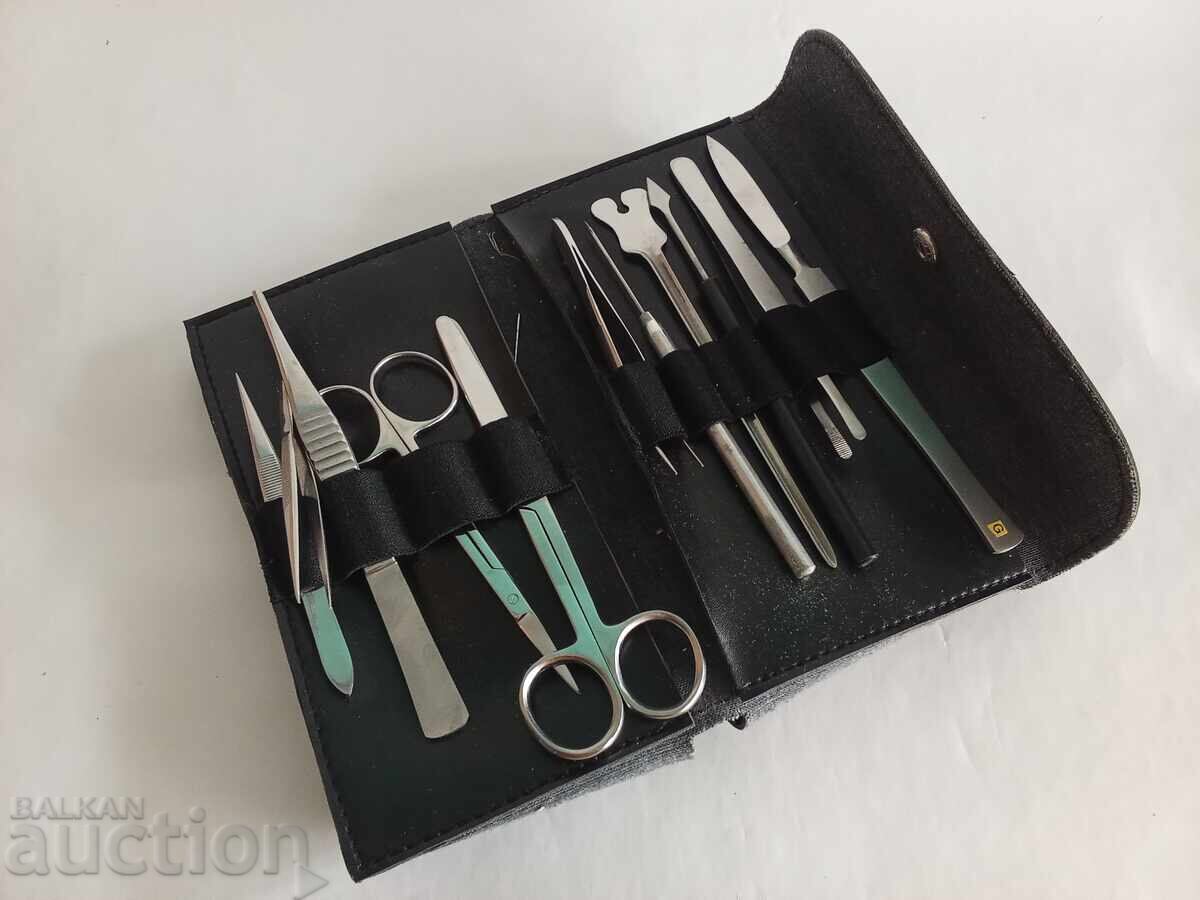 Set vechi de instrumente pentru disecție cu preț € 7.08 | 13.85 BGN