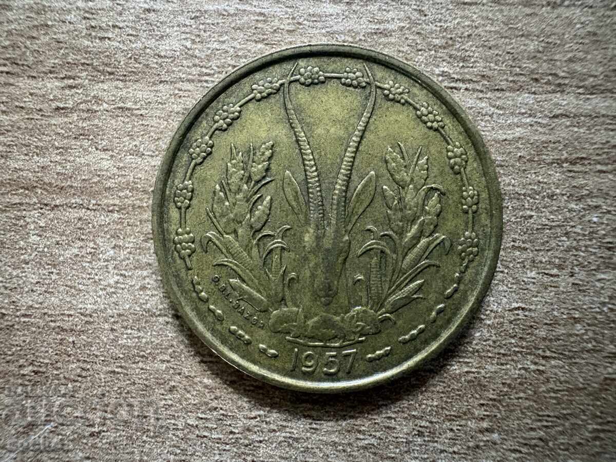 Западна Африка - 25 франка (1957) с цена € 1.20 | 2.35 лв.