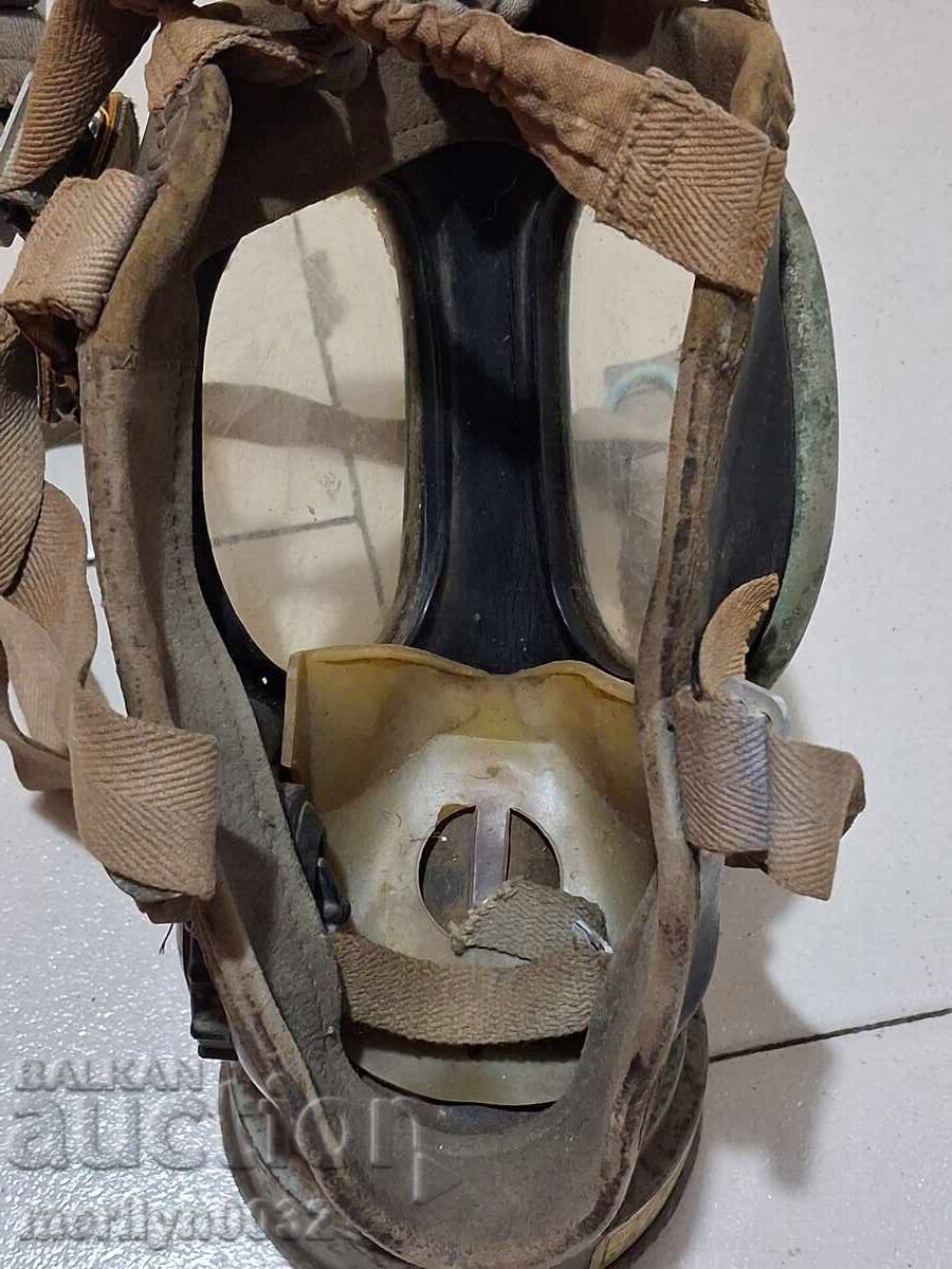 Delivery of German gas mask WW1 WW2