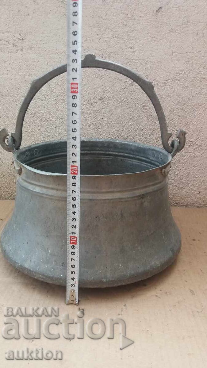 Livrarea CĂLDĂRUȘĂ, CAZAN, VAS DIN CUPRU FORJAT ÎN STIL RENASCENTIST, 10 LITRI Livrarea CĂLDĂRUȘĂ, CAZAN, VAS DIN CUPRU FORJAT ÎN STIL RENASCENTIST, 10 LITRI