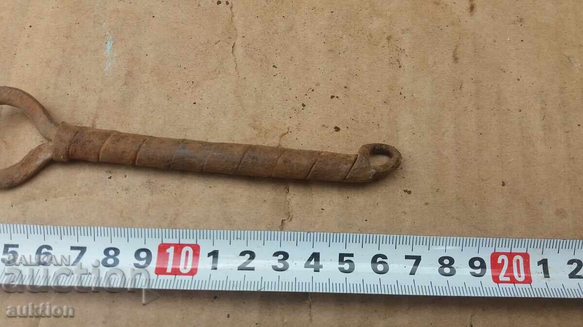 Licitație UNICAT ZĂVOR FORJAT ÎN STILUL RENAȘTERII PENTRU POARTĂ Licitație UNICAT ZĂVOR FORJAT ÎN STILUL RENAȘTERII PENTRU POARTĂ