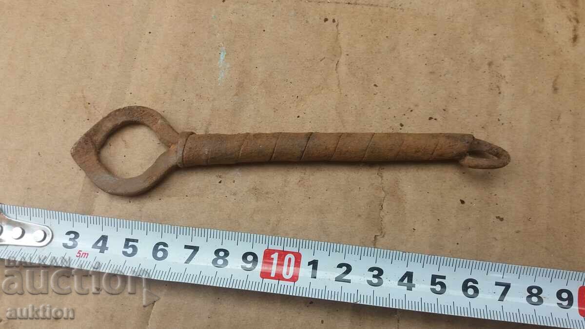 UNICAT ZĂVOR FORJAT ÎN STILUL RENAȘTERII PENTRU POARTĂ - 6 UNICAT ZĂVOR FORJAT ÎN STILUL RENAȘTERII PENTRU POARTĂ - 6