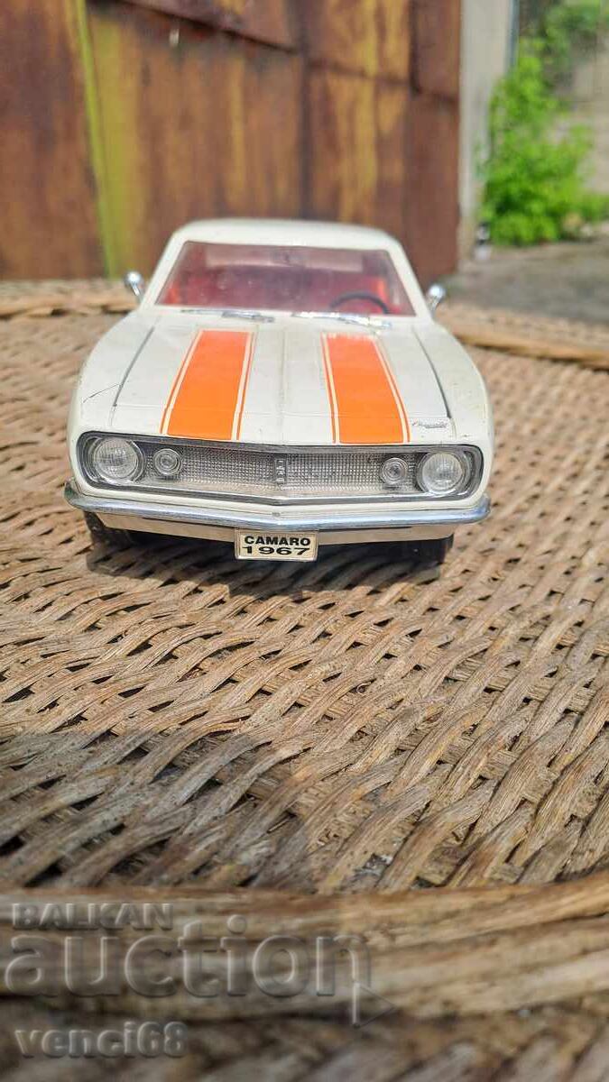 CHEVROLET CAMARO Z28 - 1/18 cu preț € 25.00 | 48.90 BGN