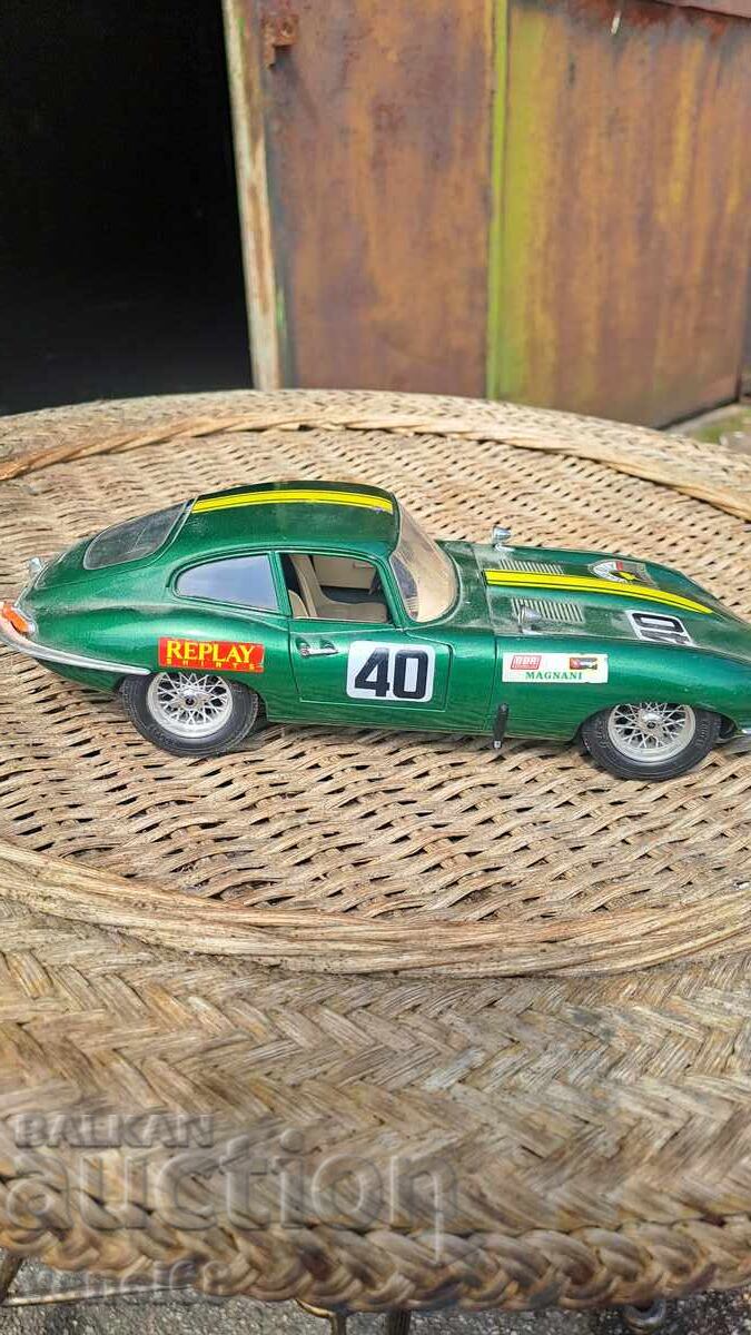 Licitație JAGUAR-Burago 1/18