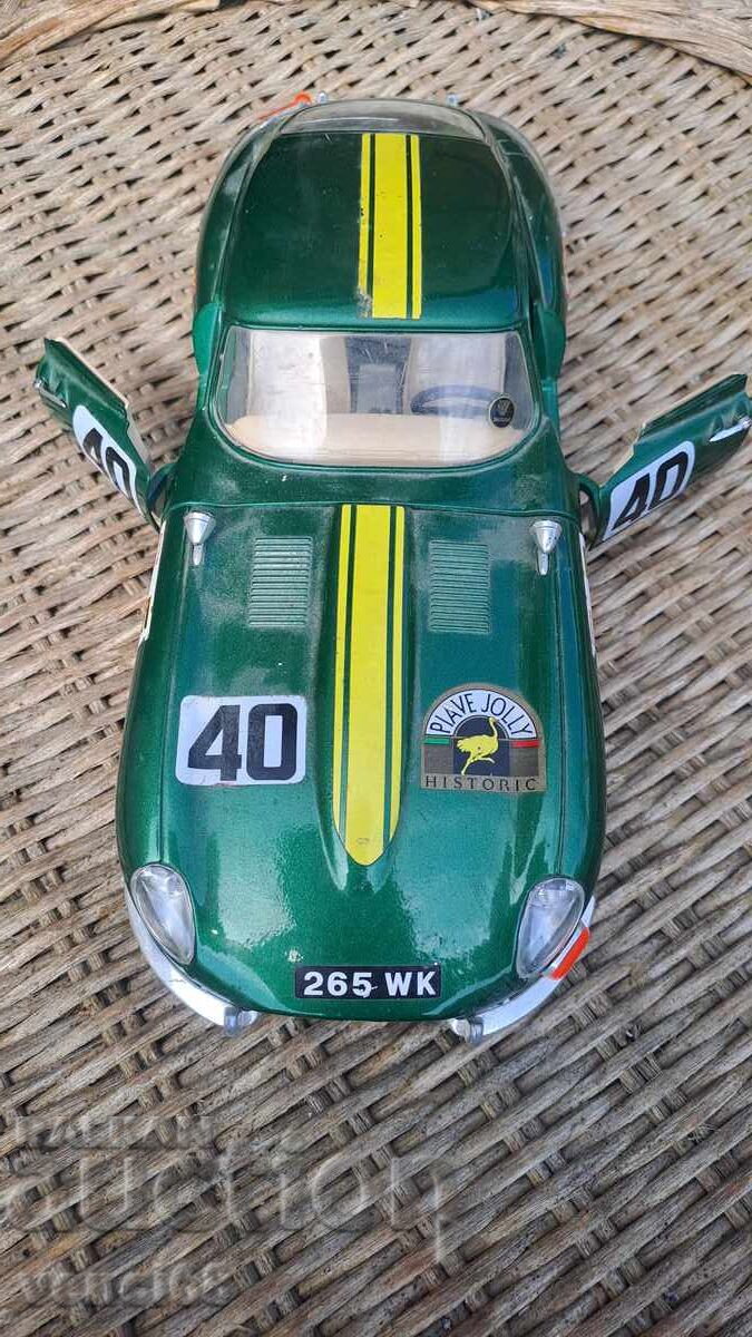 JAGUAR-Burago 1/18