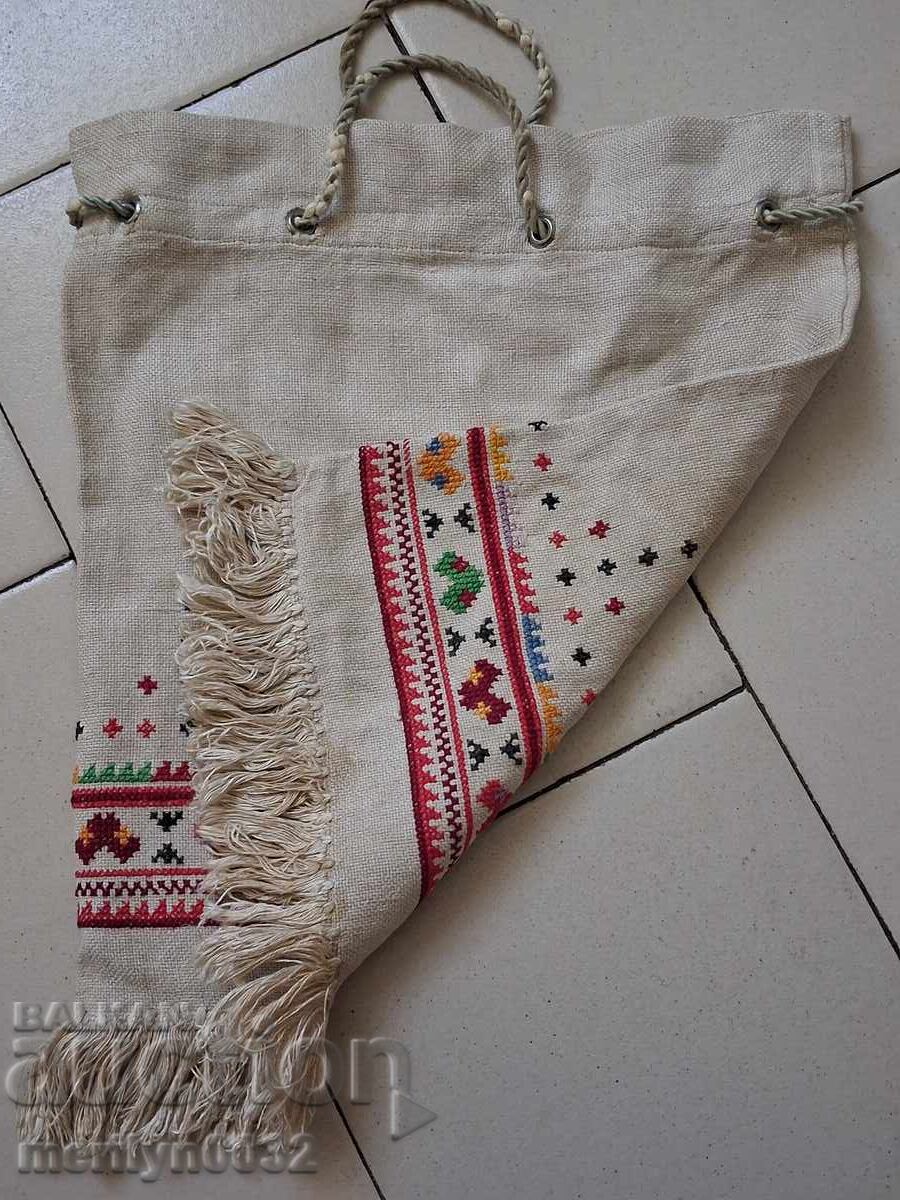 Licitație Geantă veche țesută cu broderie