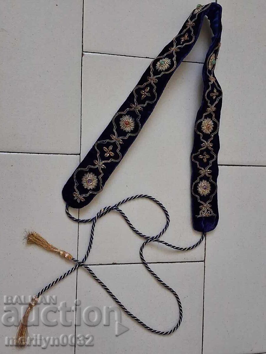 Curea veche din catifea pentru pafti, fir, brâu, curea costum popular cu preț € 67.50 | 132.02 BGN Curea veche din catifea pentru pafti, fir, brâu, curea costum popular cu preț € 67.50 | 132.02 BGN