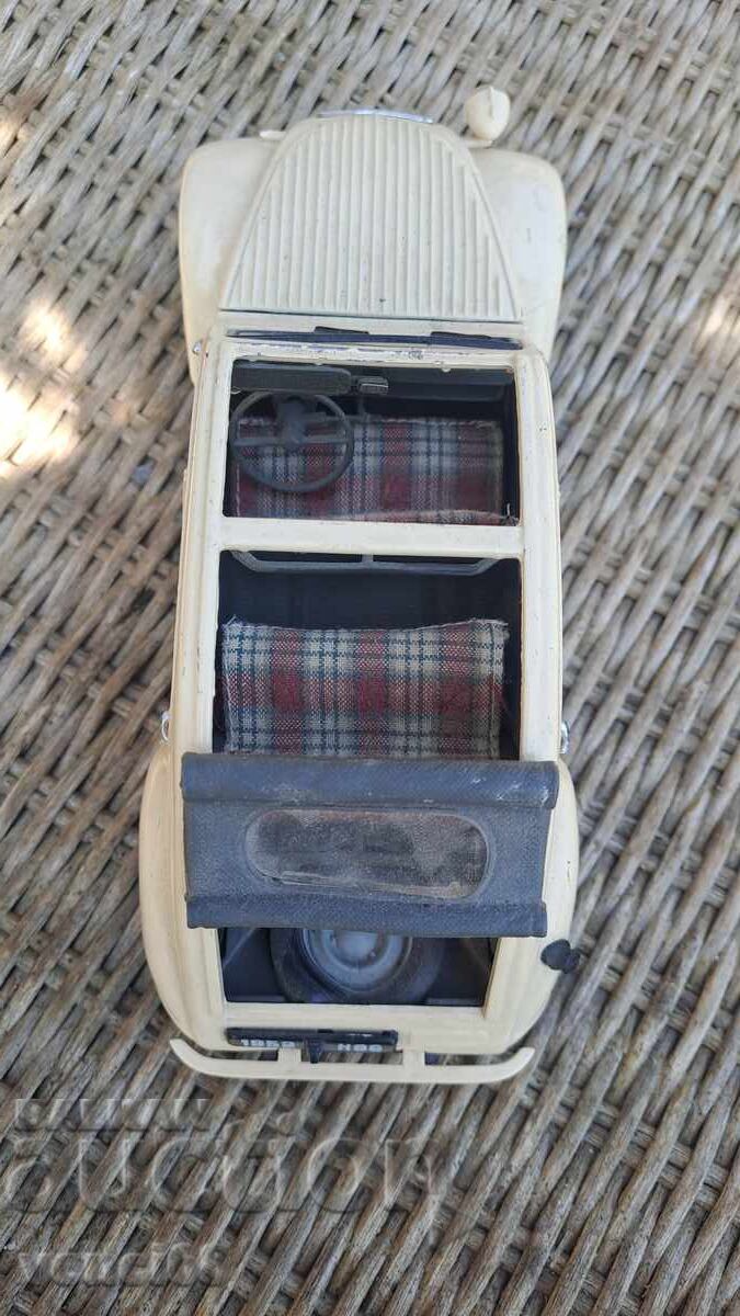 CITROËN 2CV-1/18 cu preț € 10.00 | 19.56 BGN