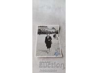 Снимка София Жена пред Народното събрания 1957
