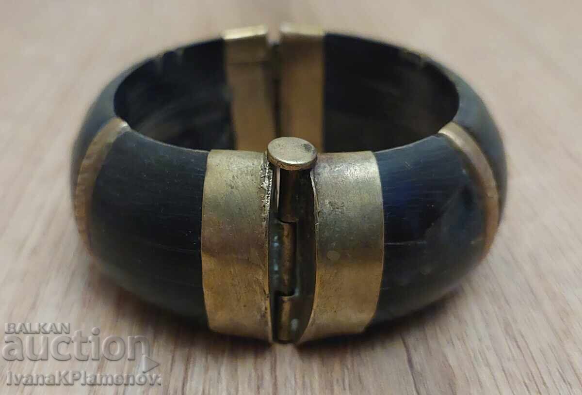 Delivery of Retro bracelet for connoisseurs