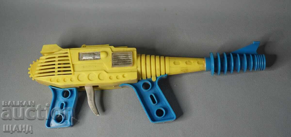 Vechi pistol blaster spațial din plastic, din perioada socialistă bulgărească Vechi pistol blaster spațial din plastic, din perioada socialistă bulgărească