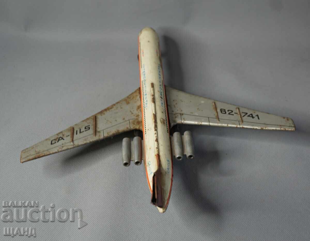 IL 62 Jucărie veche din tablă metalică model avion cu preț € 1.75 | 3.42 BGN