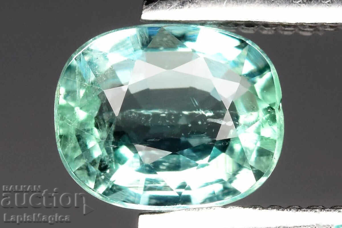 Smarald verde natural din Nigeria 0.55ct 5.8x4.7mm cushion