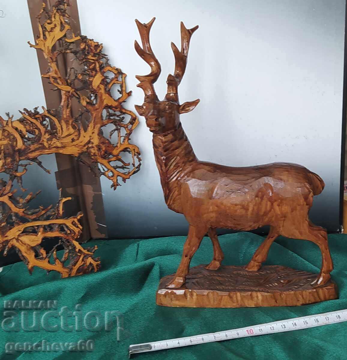 Figurină de cerb sculptată manual cu preț € 25.00 | 48.90 BGN Figurină de cerb sculptată manual cu preț € 25.00 | 48.90 BGN