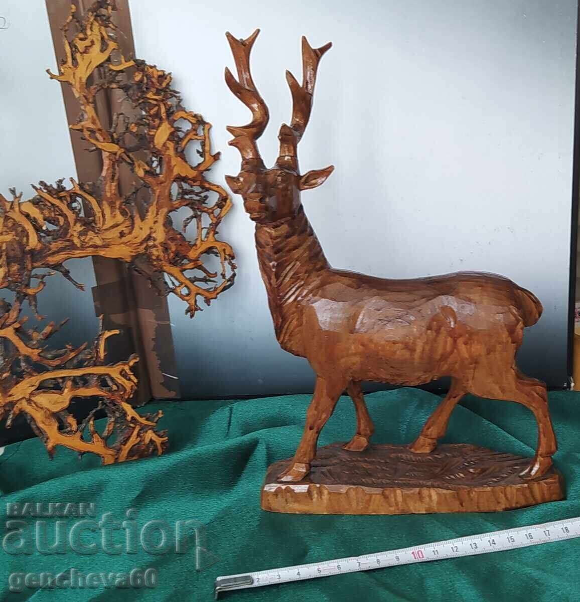 Figurină de cerb sculptată manual cu preț € 25.00 | 48.90 BGN Figurină de cerb sculptată manual cu preț € 25.00 | 48.90 BGN