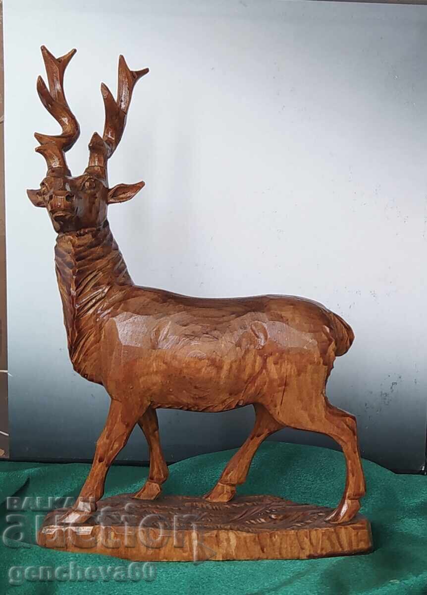 Licitație Figurină de cerb sculptată manual Licitație Figurină de cerb sculptată manual