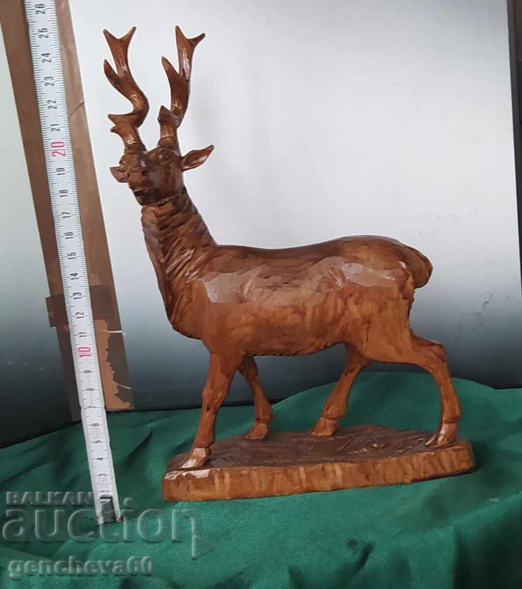 Figurină de cerb sculptată manual Figurină de cerb sculptată manual