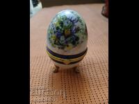 Ou din porțelan tip Fabergé Limoges, aproximativ 9 cm