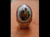 Cutie din porțelan în formă de ou, 10 cm, stil Fabergé, pictată manual