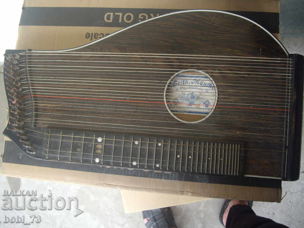 Instrument muzical vechi - țiteră
