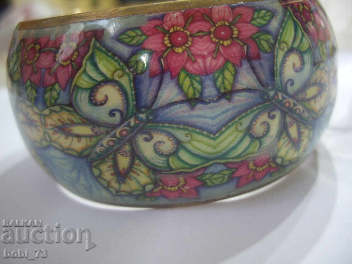 Δημοπρασία Ορειχάλκινο βραχιόλι καλυμμένο με χρωματιστό σμάλτο Δημοπρασία Ορειχάλκινο βραχιόλι καλυμμένο με χρωματιστό σμάλτο