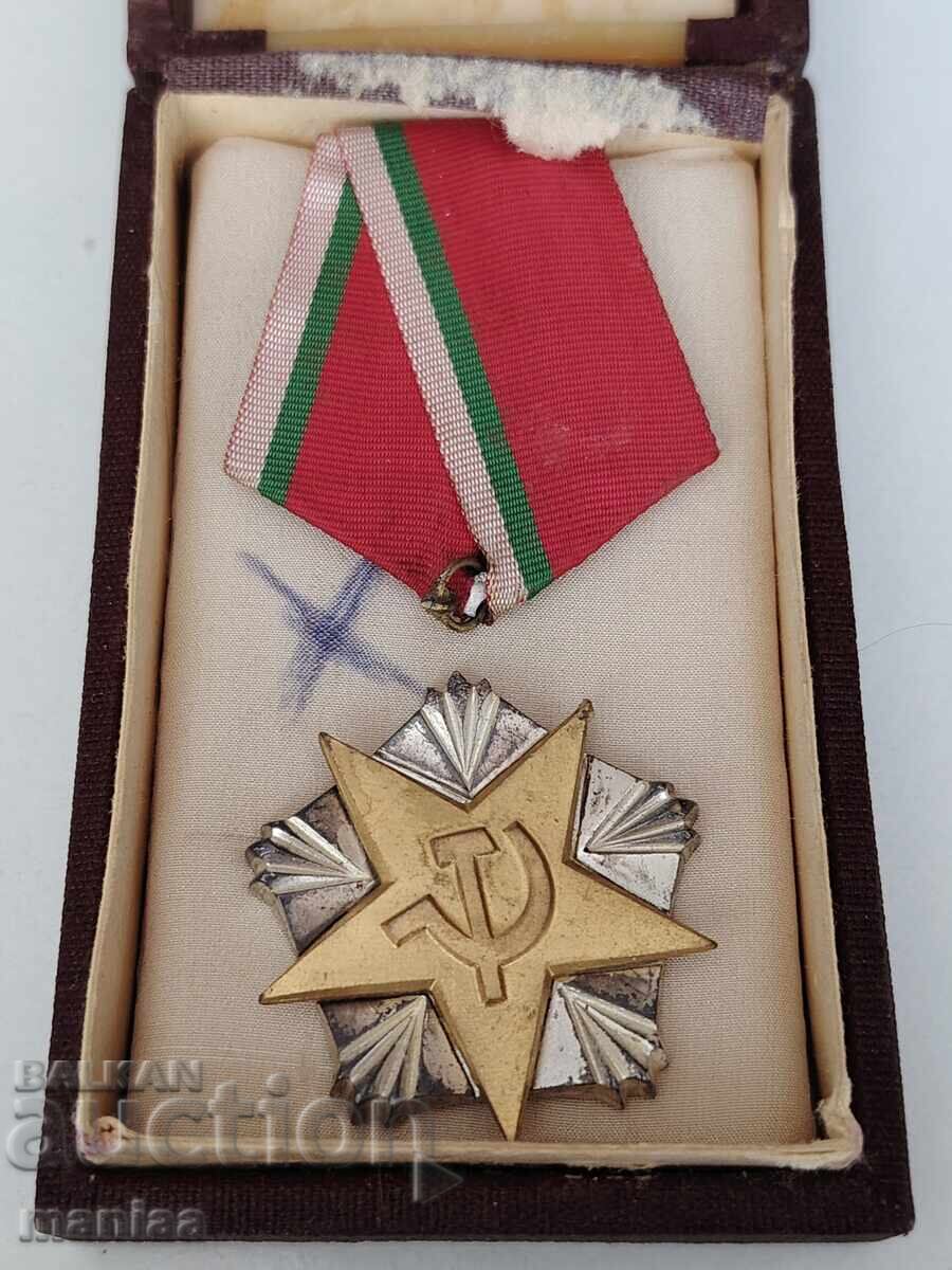 Medalie Ordinul Muncii de argint în cutie cu preț € 12.00 | 23.47 BGN Medalie Ordinul Muncii de argint în cutie cu preț € 12.00 | 23.47 BGN