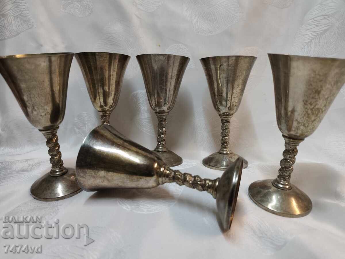 Set de 6 cupe înalte argintate cu ornamente cu preț € 60.00 | 117.35 BGN