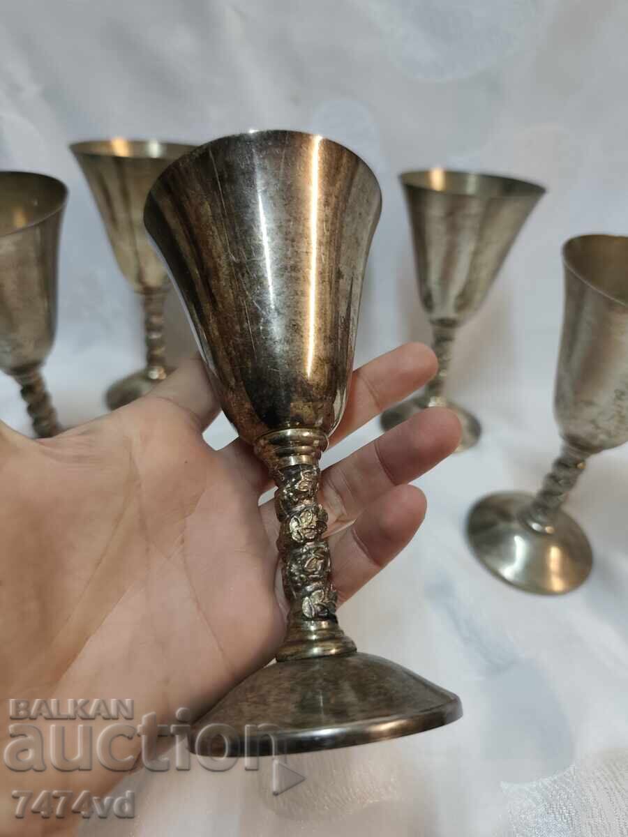 Licitație Set de 6 cupe înalte argintate cu ornamente