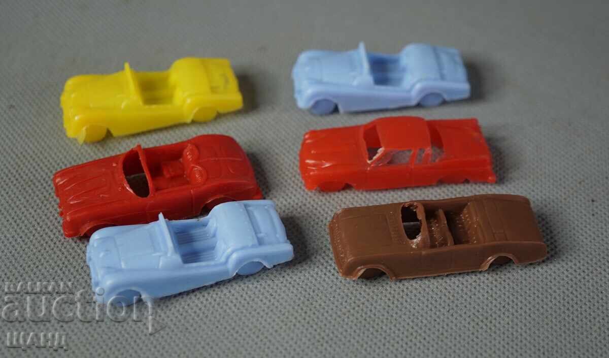 Lot 6 Jucării vechi din plastic stil comunist model mașinuțe retro cu preț € 1.45 | 2.84 BGN