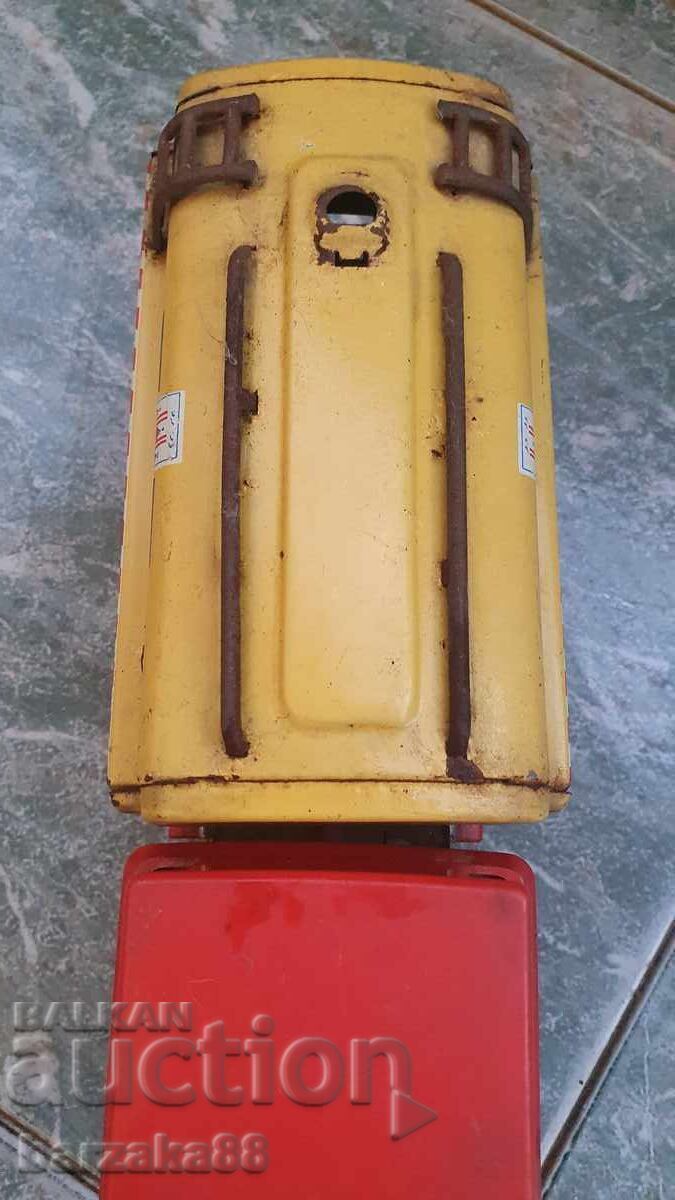 Jucărie veche camion 2 bucăți cu preț € 25.00 | 48.90 BGN