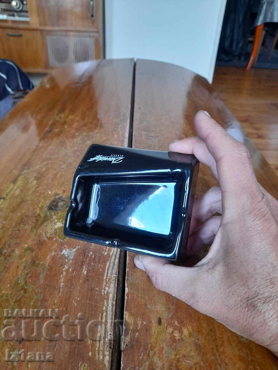 Доставка на Пепелник Davidoff