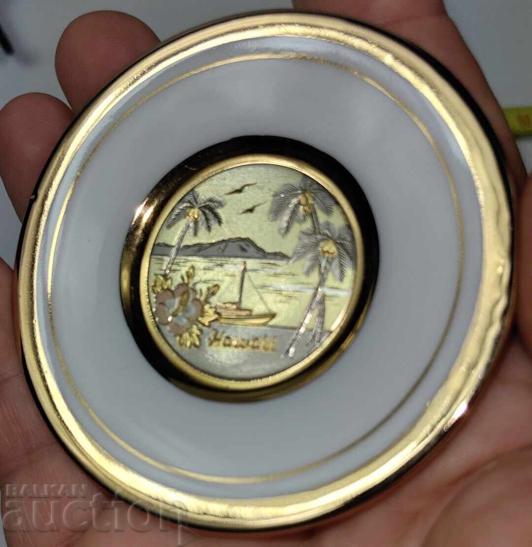 Delivery of SMALL COLLECTIBLE PORCELAIN PLATE WITH STAND