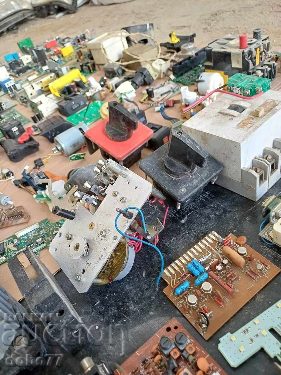 Mega Lot Electronics, E-scrap, transistors, relays, and others - 13