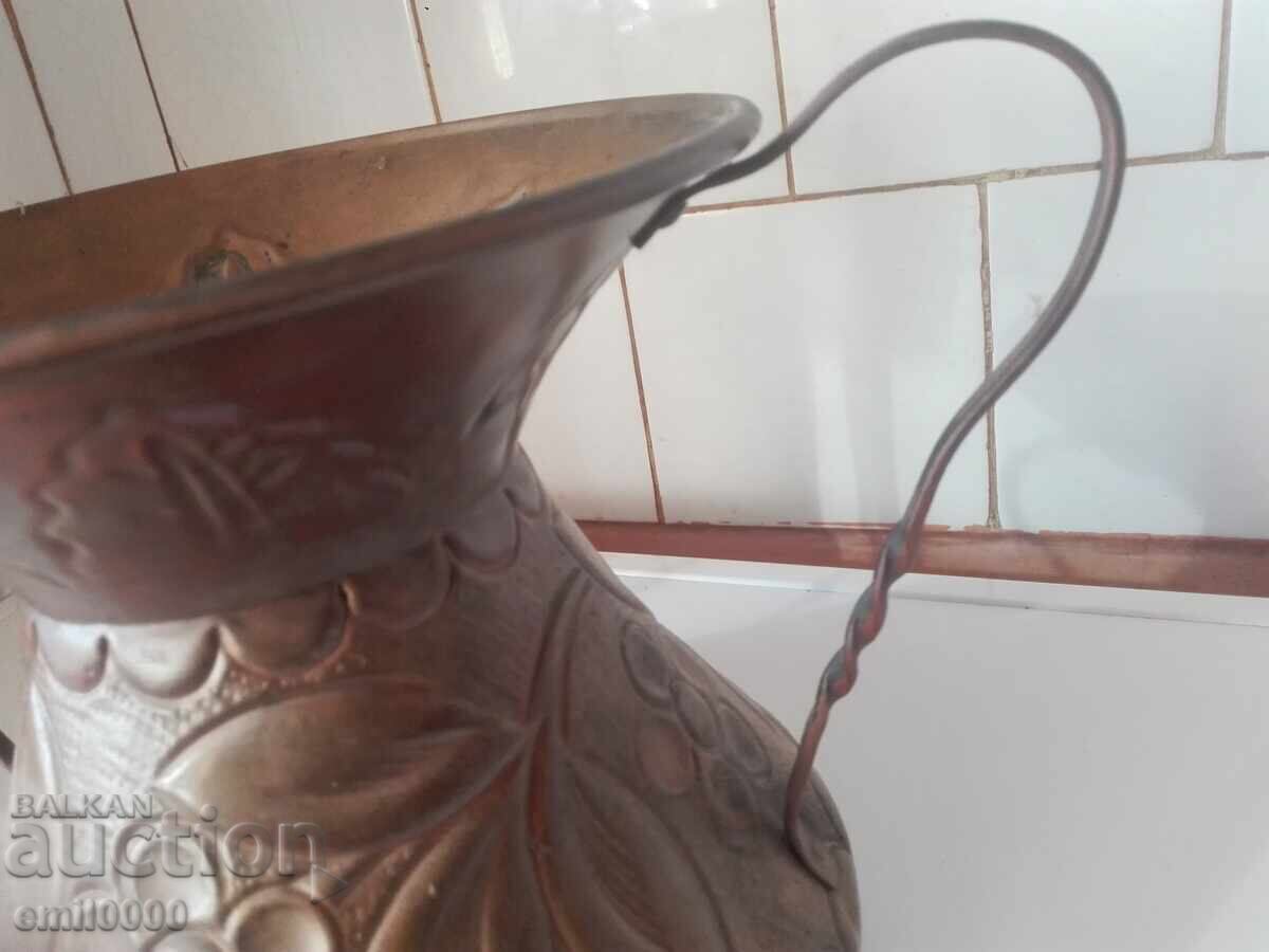 Δημοπρασία Χάλκινο δοχείο. Δημοπρασία Χάλκινο δοχείο.