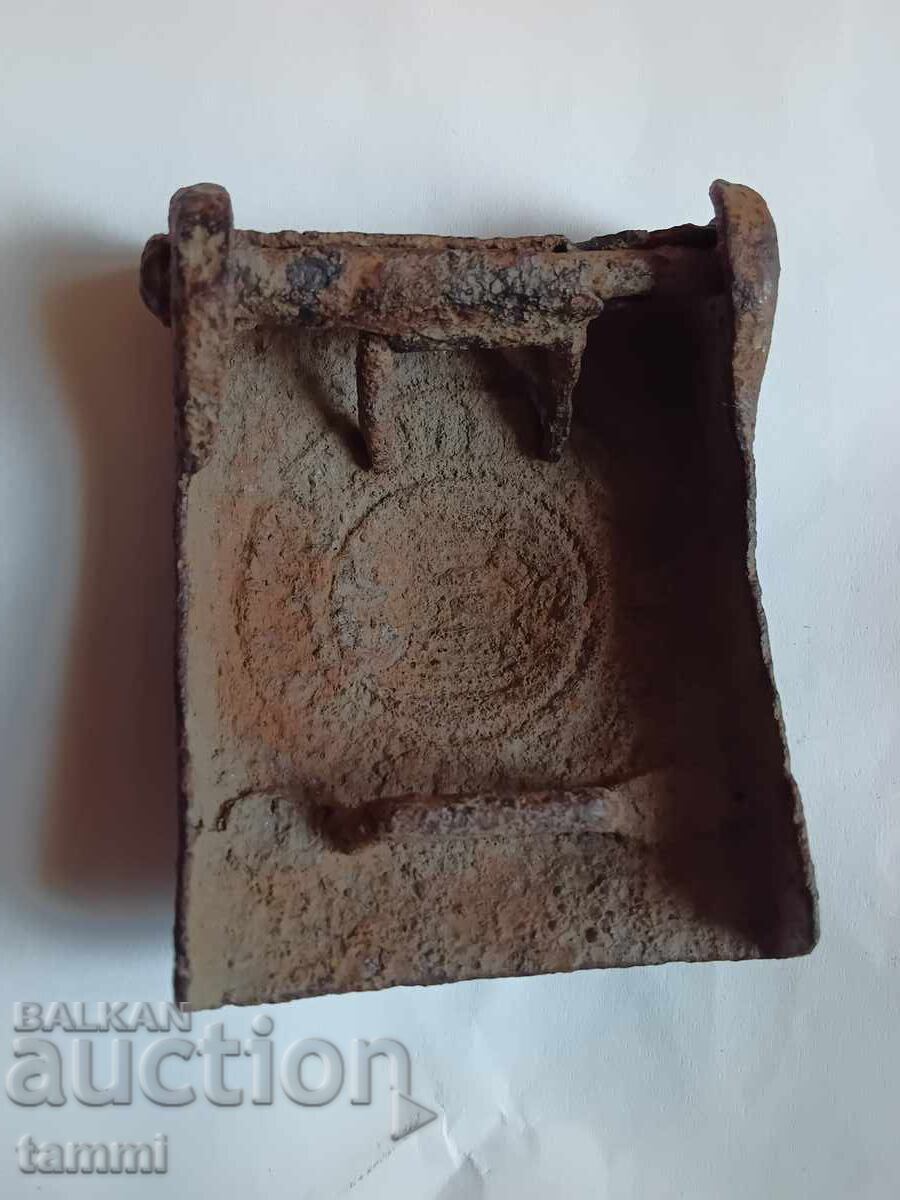 Cataramă de curea foarte veche-necurățată cu preț € 7.00 | 13.69 BGN