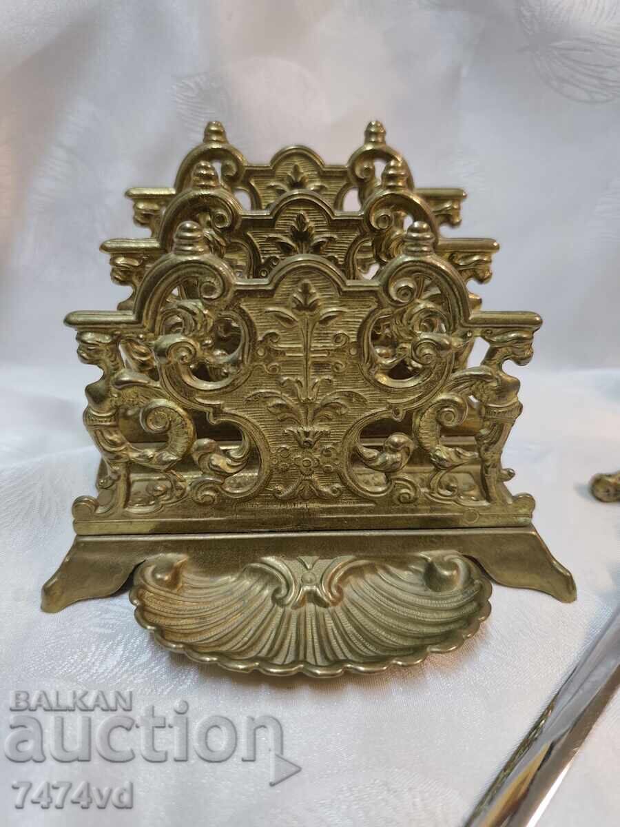 Suport aristocratic de lux pentru scrisori din alamă cu cuțit cu preț € 150.00 | 293.38 BGN