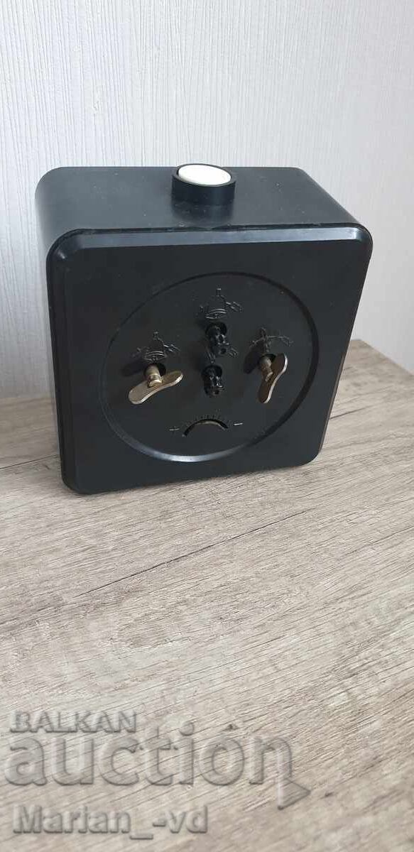 Livrarea Vechiul ceas cu alarmă Amber